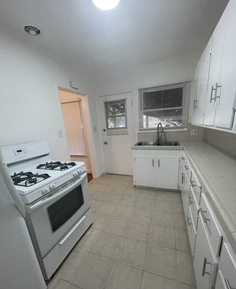 Floor plan for 2 beds, 1 bath, 893 sqft